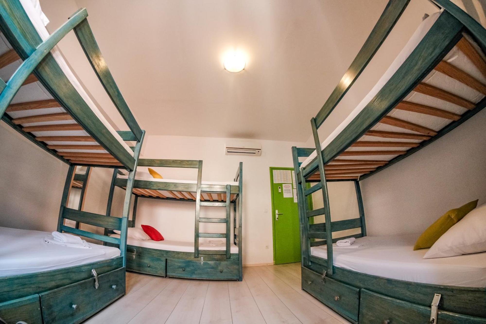 White Rabbit Hostel Hvar Town Eksteriør billede