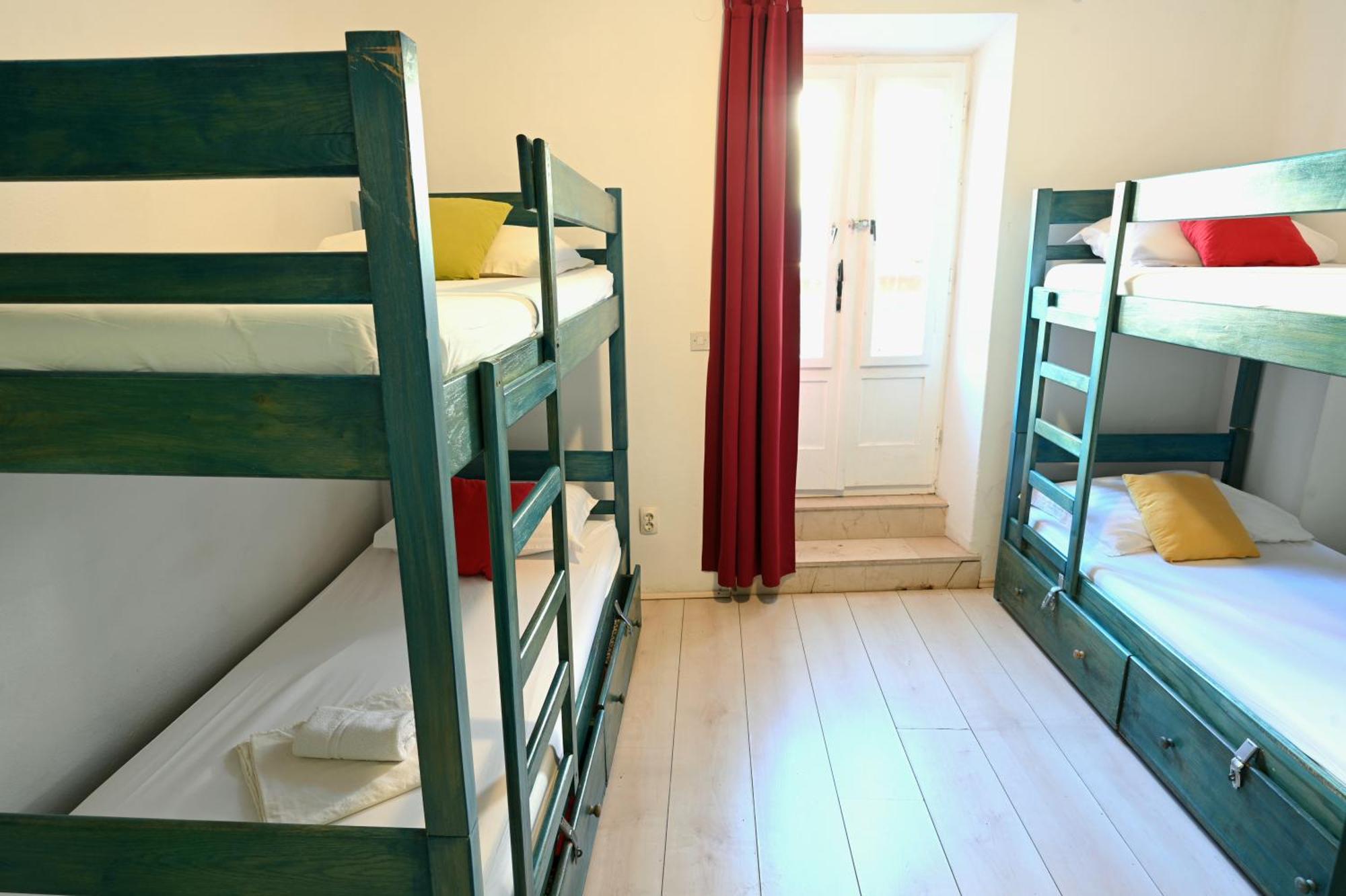 White Rabbit Hostel Hvar Town Eksteriør billede