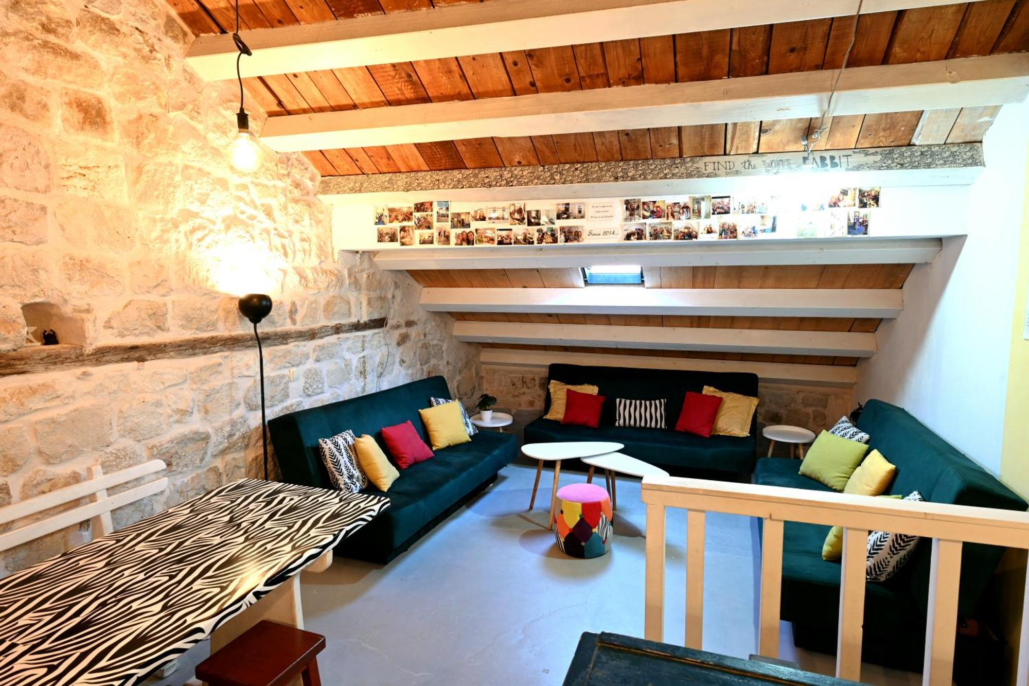 White Rabbit Hostel Hvar Town Eksteriør billede