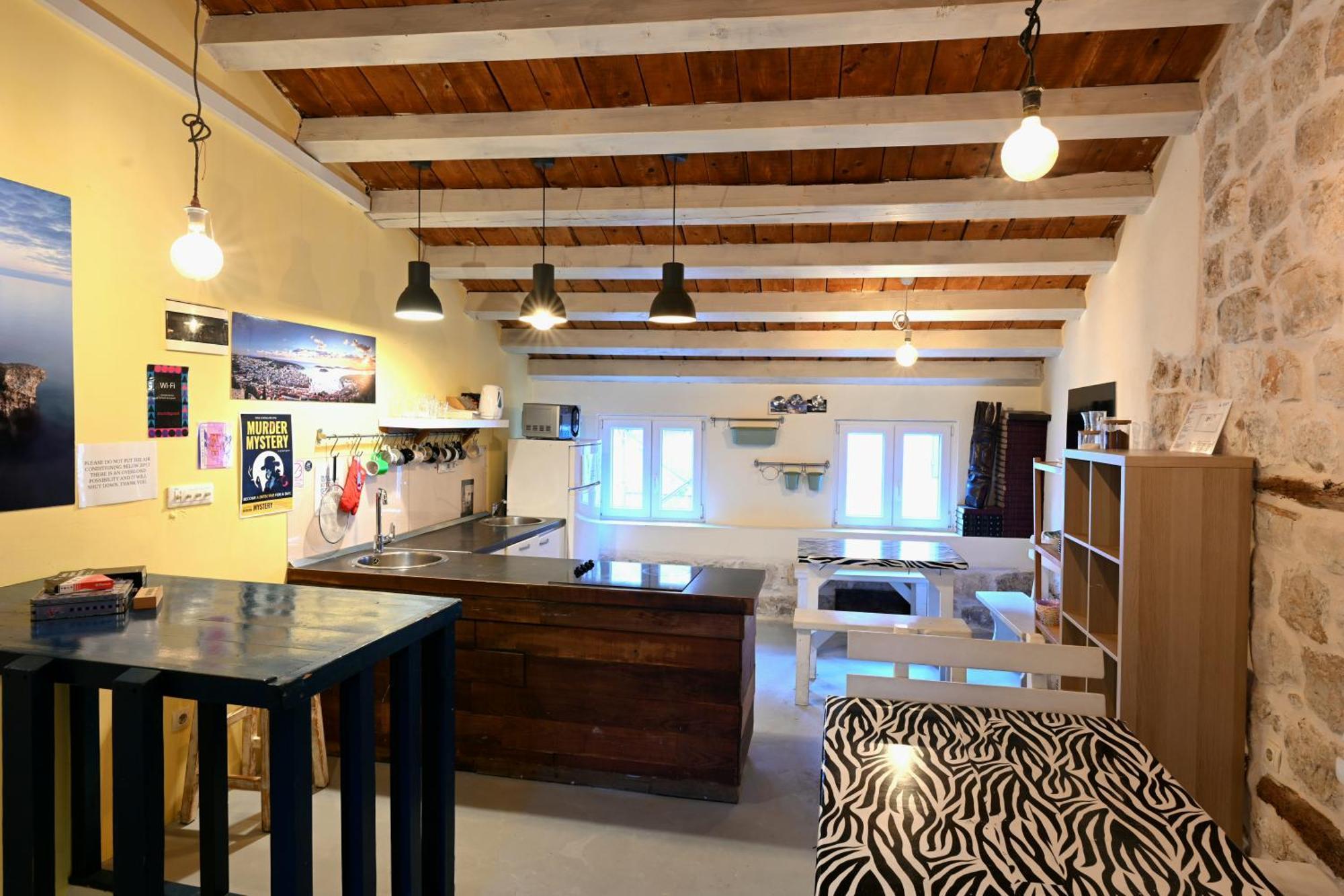 White Rabbit Hostel Hvar Town Eksteriør billede