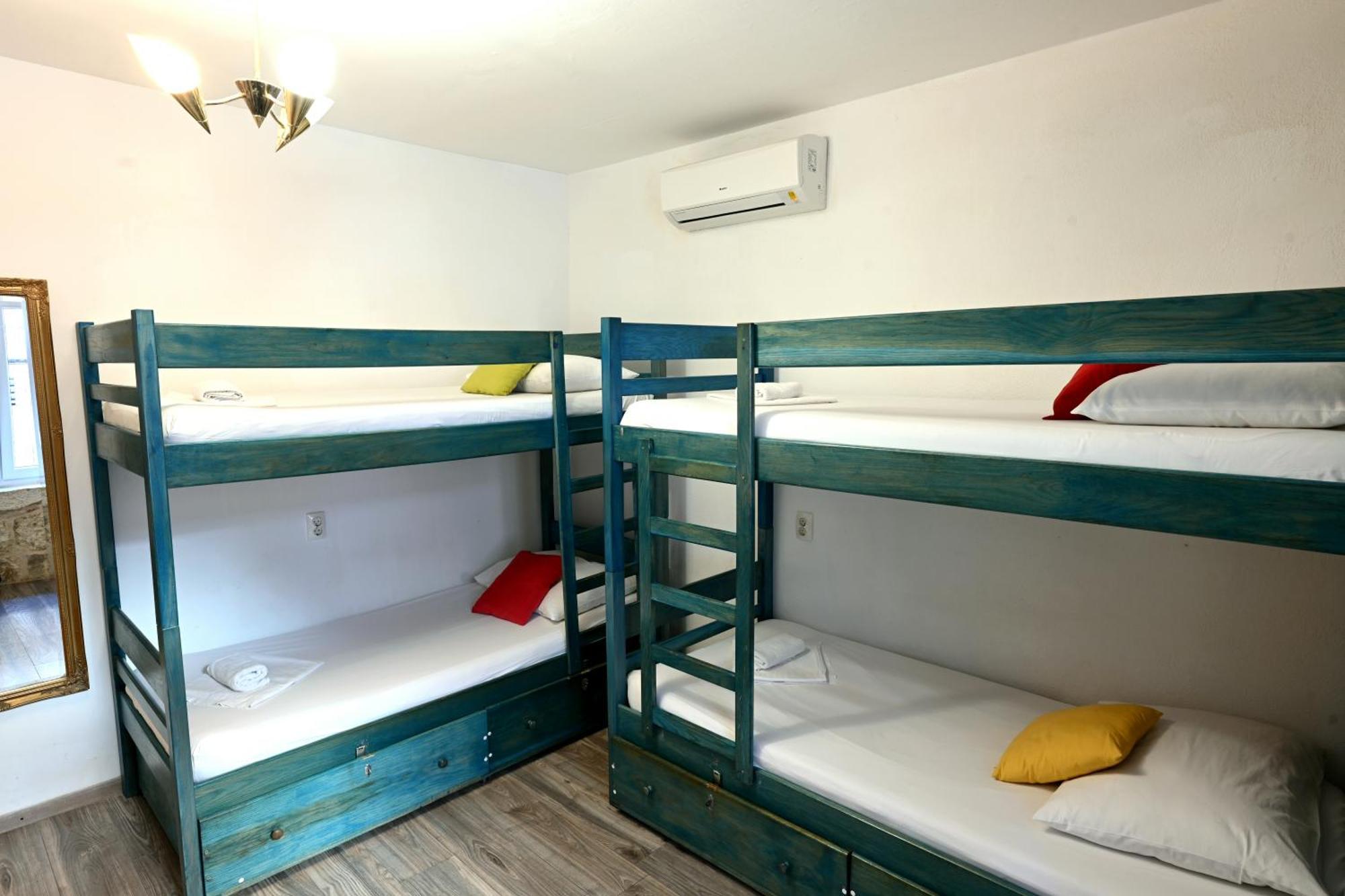 White Rabbit Hostel Hvar Town Eksteriør billede
