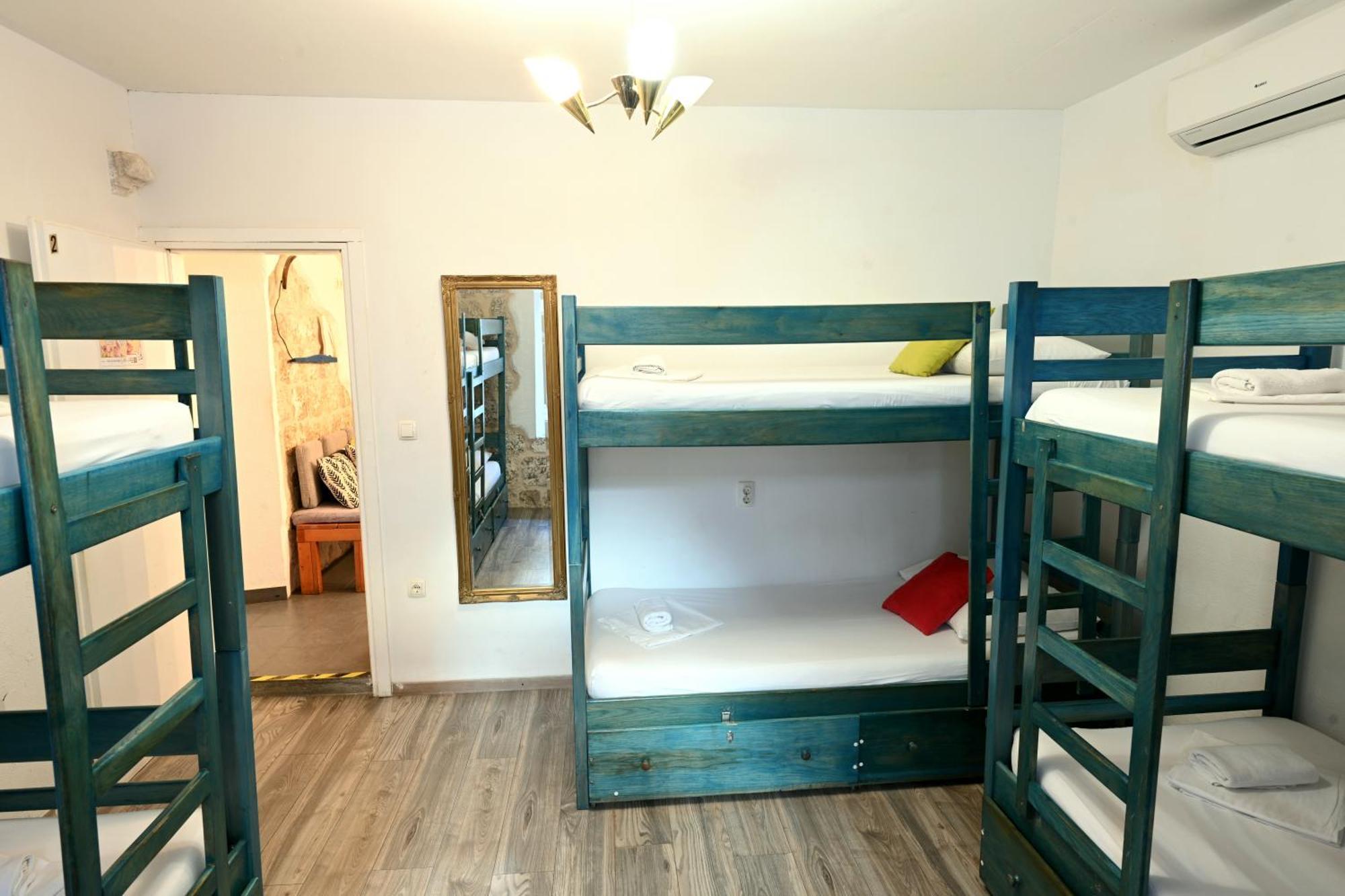 White Rabbit Hostel Hvar Town Eksteriør billede