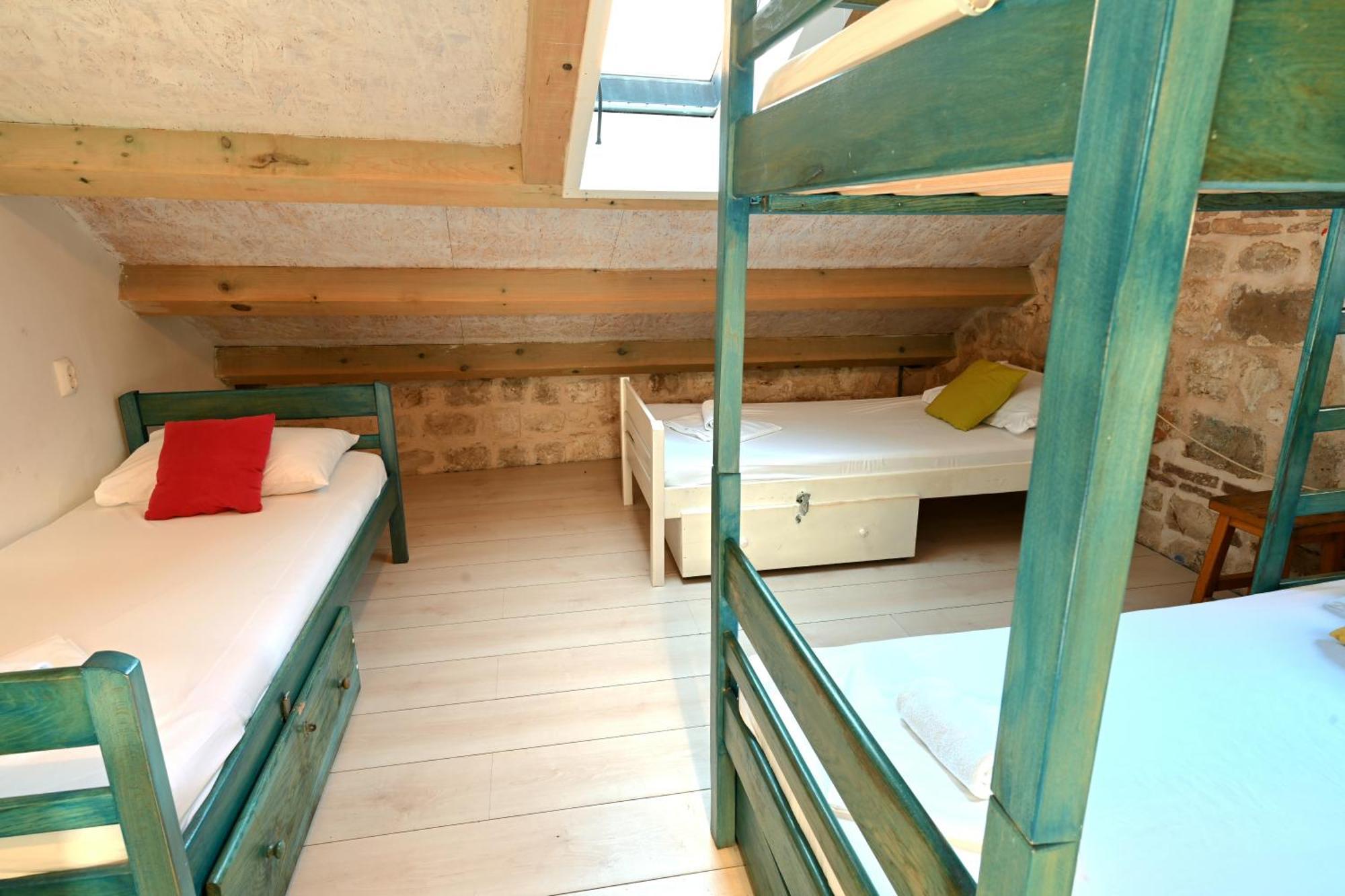 White Rabbit Hostel Hvar Town Eksteriør billede