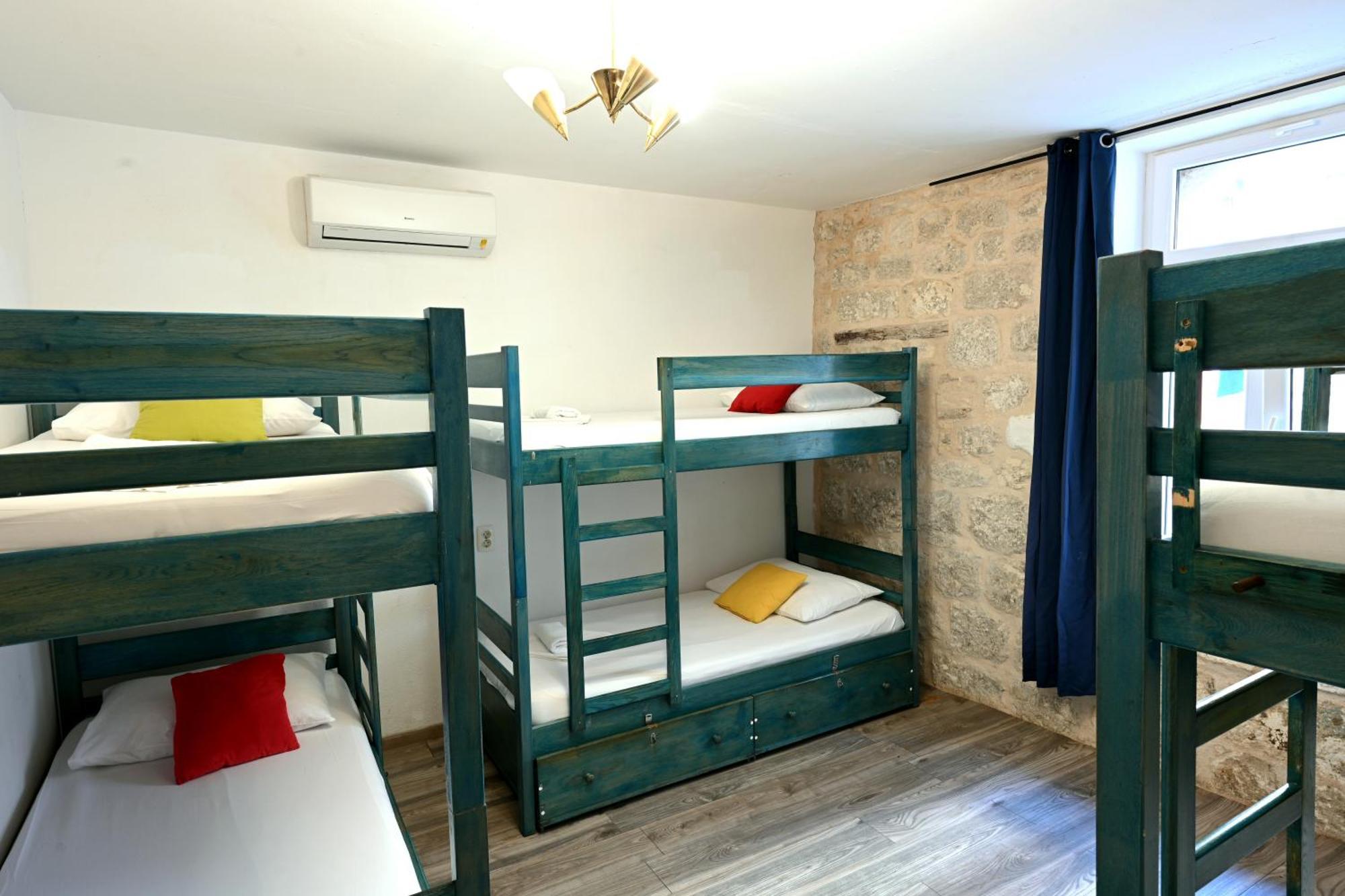 White Rabbit Hostel Hvar Town Eksteriør billede