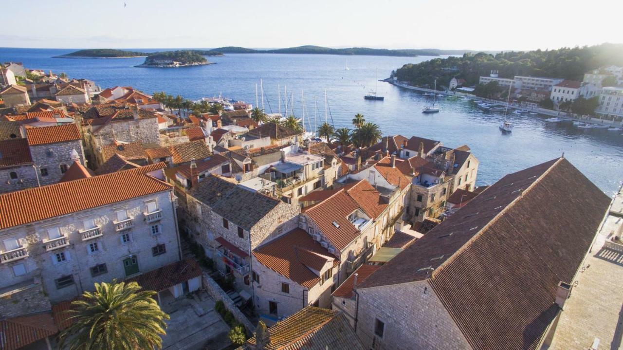 White Rabbit Hostel Hvar Town Eksteriør billede